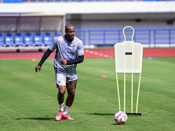 Penyerang Persib, Gervane Kastaneer