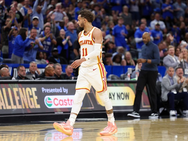 Trae Young ungkap alasannya marah kepada wasit saat kalah dari Magic.