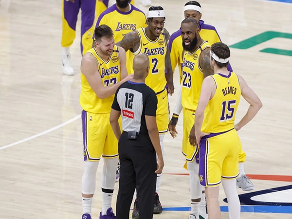 LeBron James Puji Penampilan Edwards Jelang Playoff