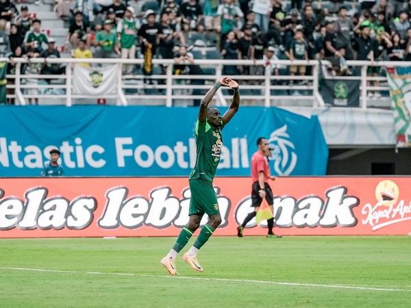 Penyerang Persebaya Surabaya, Flavio Silva