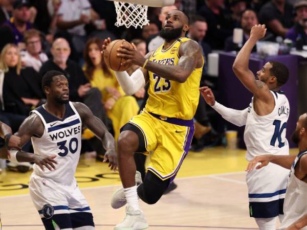 Los Angeles Lakers Balas Kekalahan, Ritme Ofensif Wolves Menguap Di Game 2
