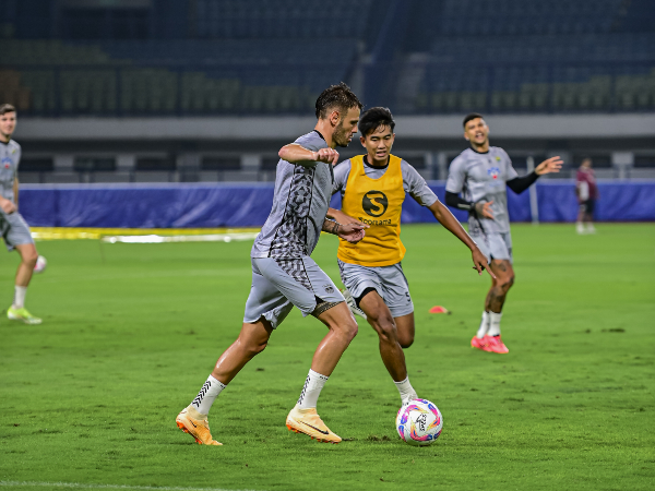 Gelandang Persib, Tyronne del Pino