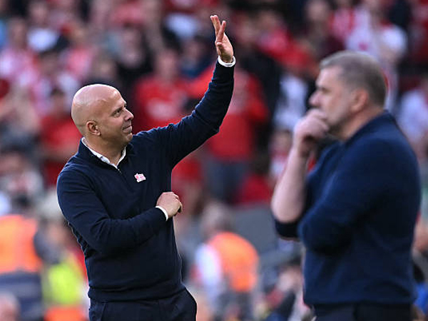 Arne Slot Sebut Kehadiran Keluarganya di Anfield Jadi Momen Istimewa