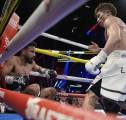 Sempat Dipukul Jatuh, Naoya Inoue Bangkit Hentikan Ramon Cardenas