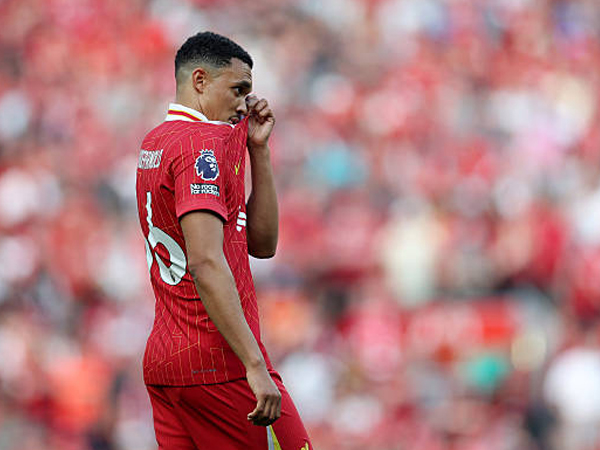 Jamie Carragher Tidak Setuju dengan Cemoohan Trent Alexander-Arnold