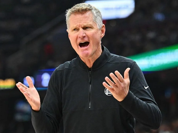 Steve Kerr Sesalkan Cedera Dari Stephen Curry
