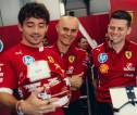 Charles Leclerc Pamer Helm Baru di GP Emilia Romagna