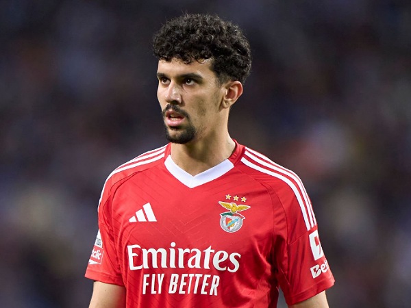 Chelsea dan Liverpool Bersaing dengan PSG untuk Rekrut Tomas Araujo