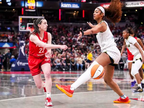 Persaingan Caitlin Clark-Angel Reese Picu Lonjakan Rating dan Kontroversi