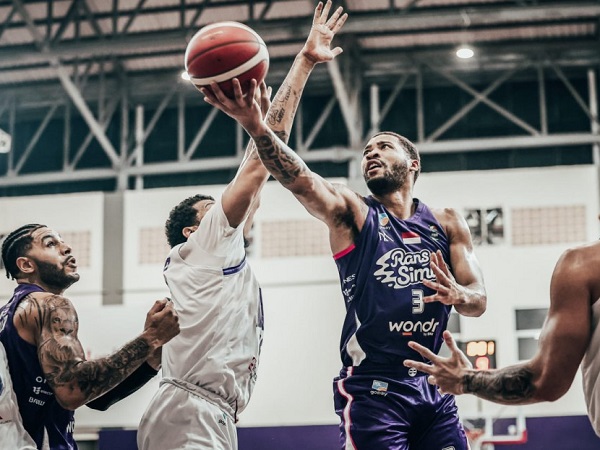 KJ Buffen pimpin kemenangan Rans Simba Bogor atas Tangerang Hawks.