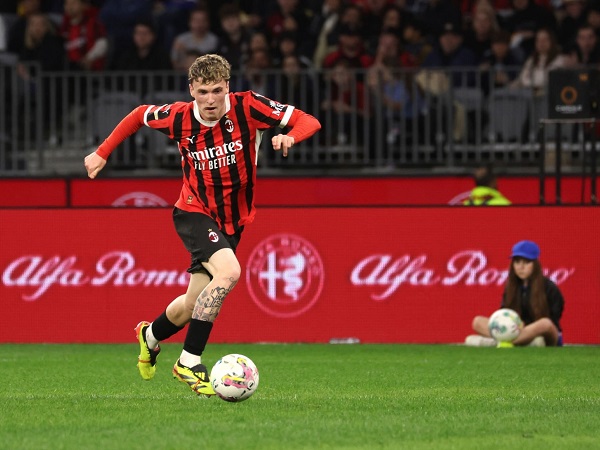 Alex Jimenez Ingin Bertahan di Milan Melawan Klausul Buyback Madrid