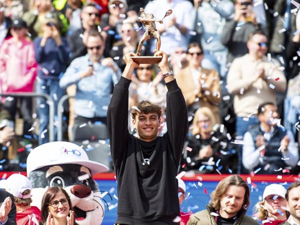Kejutkan Andrey Rublev, Flavio Cobolli Naik Podium Juara Di Hamburg