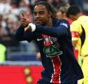 Bradley Barcola Persembahkan Trofi Coupe de France Bagi Fans PSG