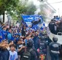 Kota Bandung Membiru, Ribuan Bobotoh Kawal Pawai Persib