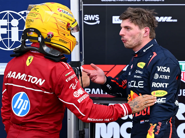 Lewis Hamilton dijatuhi penalti tiga grid usai menghalangi laju Verstappen.