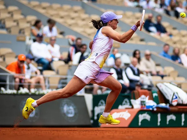 Hasil French Open: Iga Swiatek Tantang Emma Raducanu Di Babak Kedua