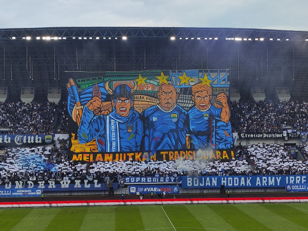 Viking Persib Club membuat koreografi khusus saat melawan Persis