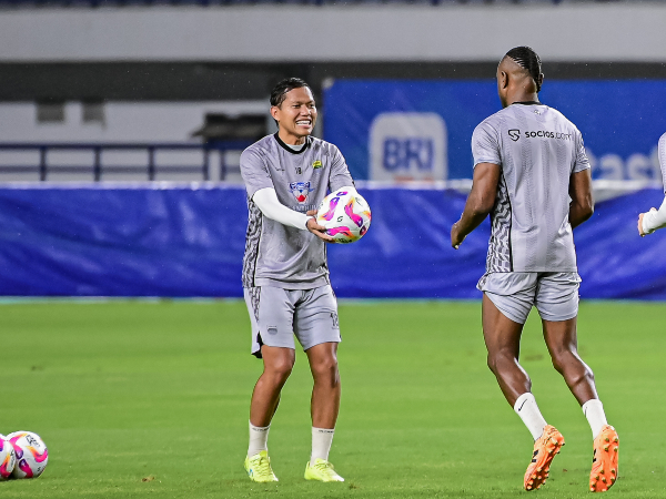 Gelandang Persib, Adam Alis