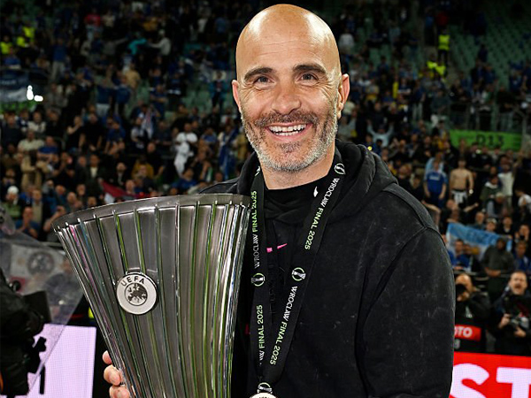 Enzo Maresca Hepi Chelsea Tutup Musim dengan Trofi Juara