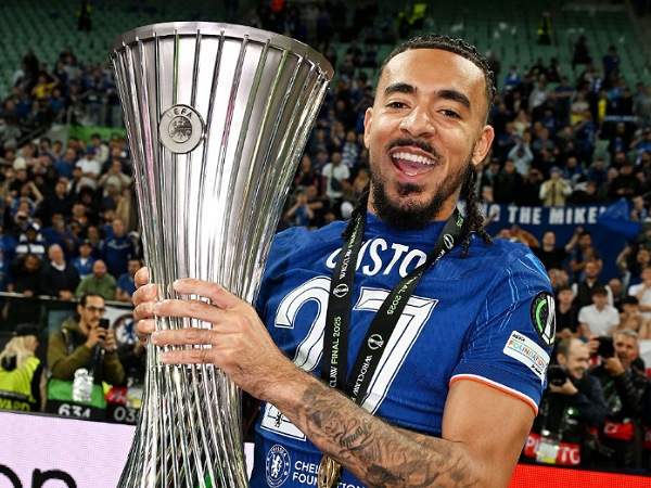 Malo Gusto dibela oleh pelatih Chelsea, Enzo Maresca