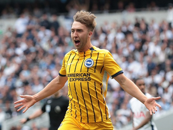 Gelandang muda Brighton, Jack Hinshelwood, mencetak dua gol ke gawang Tottenham