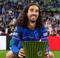 Marc Cucurella Dedikasikan Trofi Conference League untuk Fans Chelsea