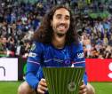 Marc Cucurella Dedikasikan Trofi Conference League untuk Fans Chelsea