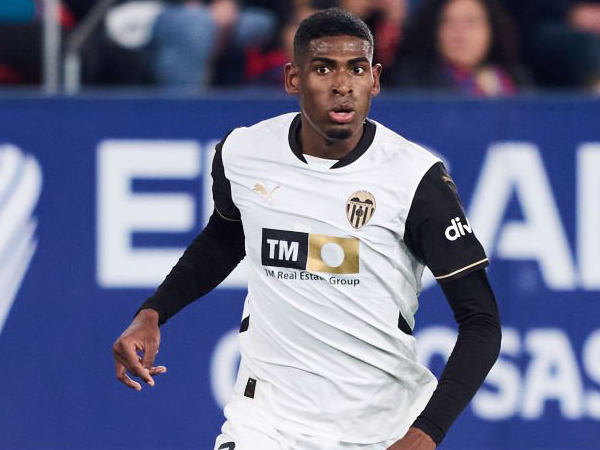 Dilirik Arsenal dan Villa, Valencia Banderol Cristhian Mosquera Segini