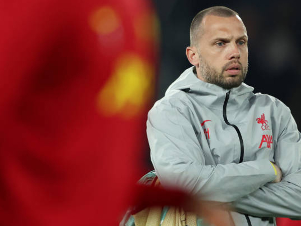 Tinggalkan Liverpool, John Heitinga Resmi Kembali ke Ajax