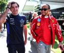 Carlos Sainz Tanggapi Kesulitan yang Dialami Hamilton