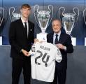 Florentino Perez Sambut Hangat Kedatangan Dean Huijsen