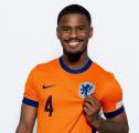 Arsenal dan Chelsea Rebutan Bek Ajaib Ajax, Jorrel Hato