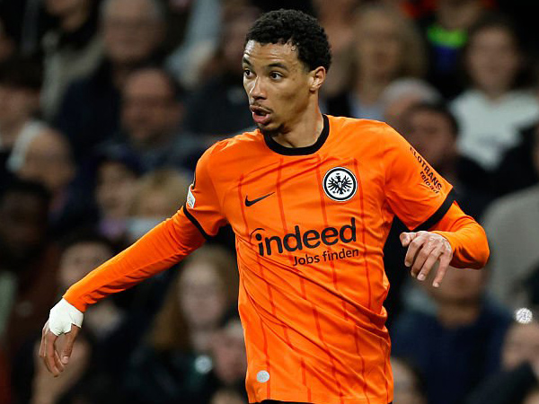 Liverpool Optimis Bisa Menangkan Persaingan untuk Dapatkan Hugo Ekitike