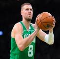 Kristaps Porzingis Dikaitkan dengan Salah Satu Tim Barat
