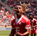 Sacha Boey Pastikan Tak Bakal Tinggalkan Bayern dalam Waktu Dekat