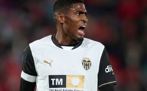 Arsenal dan Chelsea Berebut Bek Valencia, Cristhian Mosquera