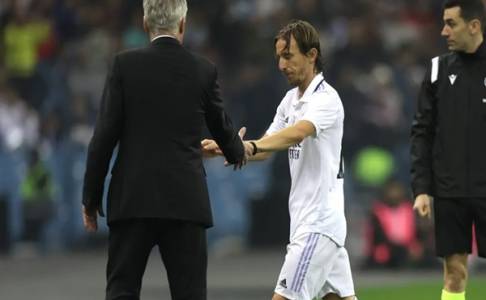 Carlo Ancelotti Berperan Bantu Pertahankan Luka Modric