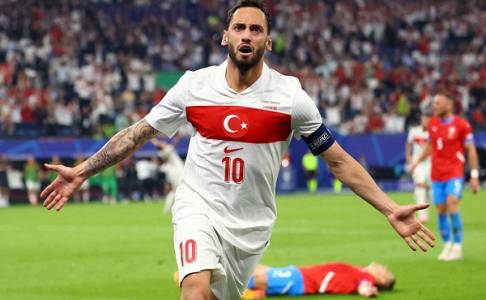 Ingin Pindah ke Galatasaray, Inter Tidak Senang Sikap Hakan Calhanoglu
